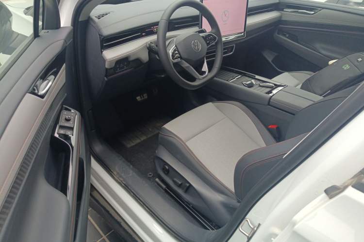 Used Volkswagen ID.7 VIZZION 2024 AIR model Driver Seat