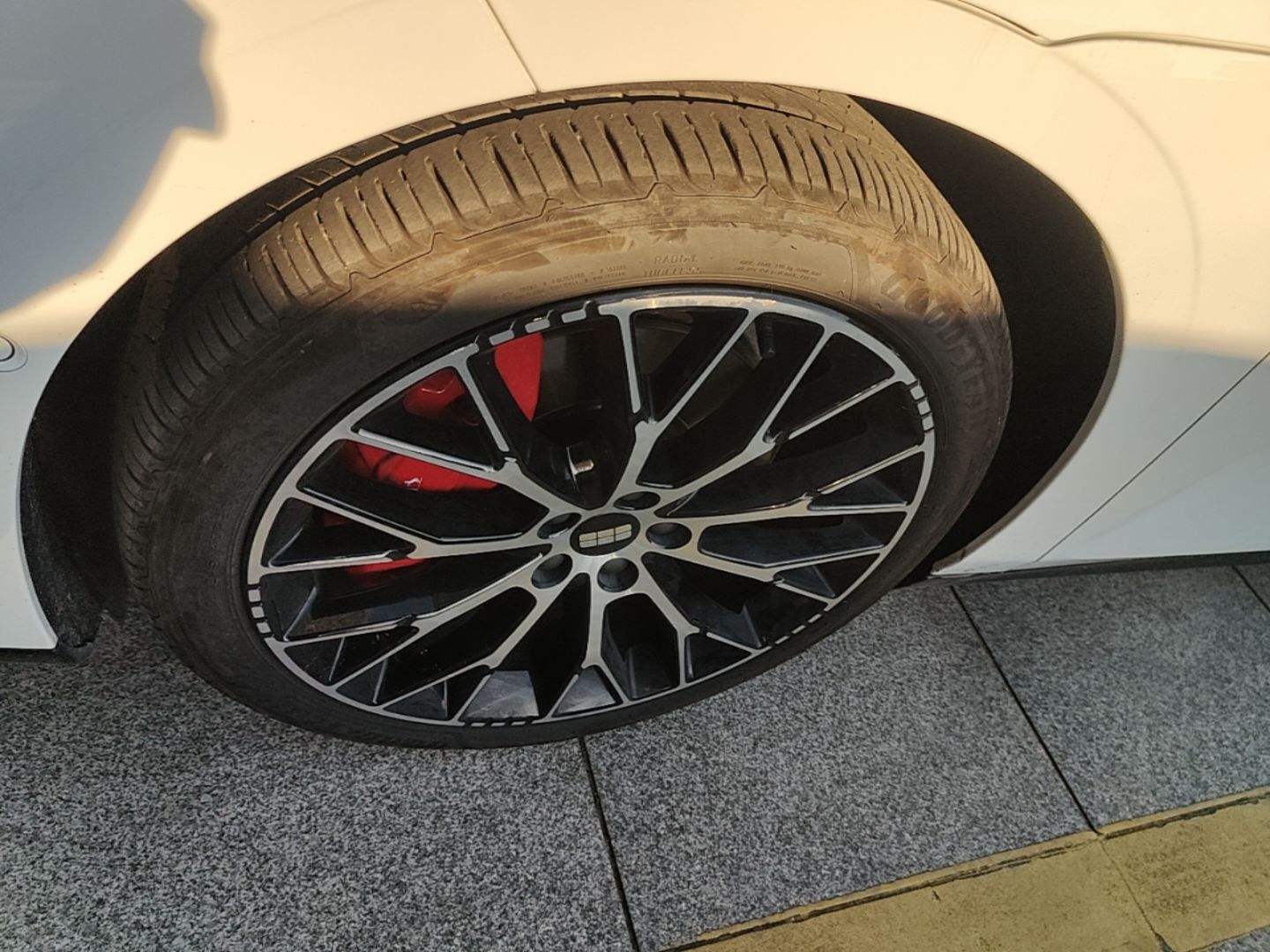 Geely Galaxy E8 2025 620 km All-Wheel Drive Starship LiDAR-Enabled Intelligent Driving Version — снимка 10