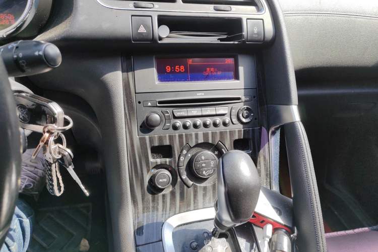 Used Peugeot 3008 2015 2.0L Automatic Trend Edition Audio And AC Panel