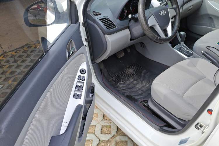 Used Hyundai Verna (older generation) 2010 Sedan 1.4L Automatic Fashionable GT Model Driver Seat