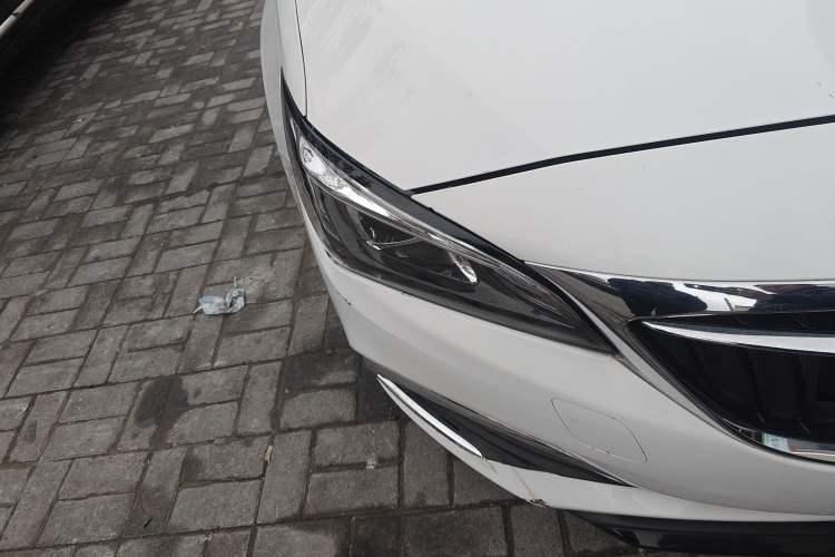 Used Buick Verano 2018 Sedan 20T Dual-Clutch Leading Model Right Front Headlight