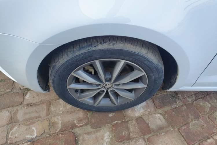 Used Skoda Octavia 2017 Classic Model 1.6L Automatic Comfort Edition Left Front Wheel Hub