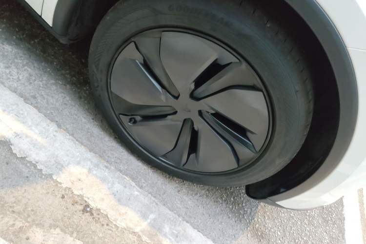 Used Tesla Model Y 2025 Rear-Wheel-Drive Version
