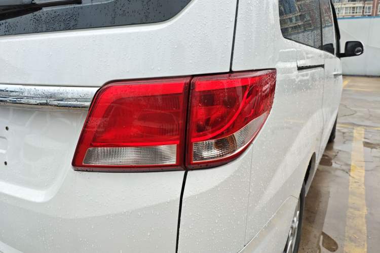 Used JAC Refine M4 2016 2.0L Manual Luxury Version