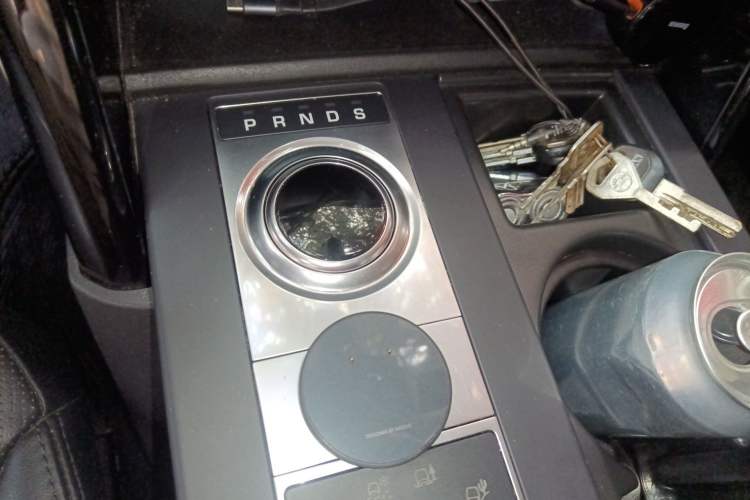 Used Land Rover Discovery 2020 2.0T SE Gear Lever