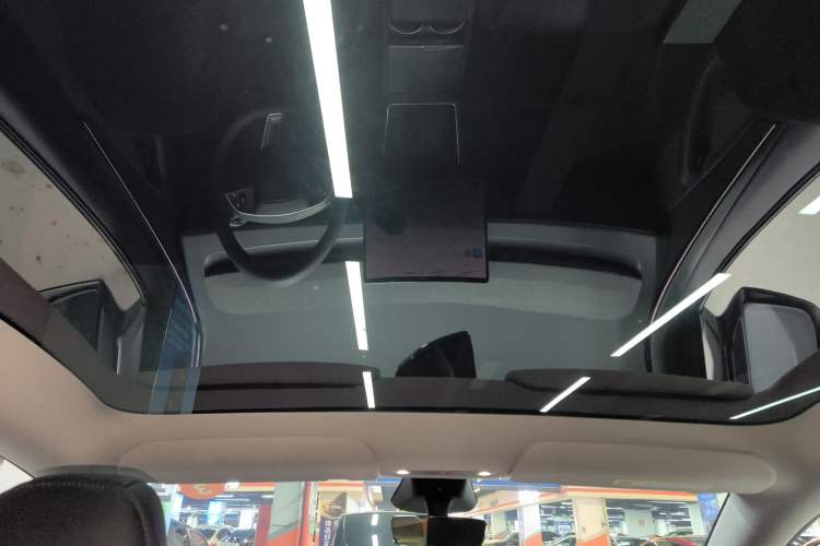 Used Tesla Model Y 2025 Rear-Wheel-Drive Version
