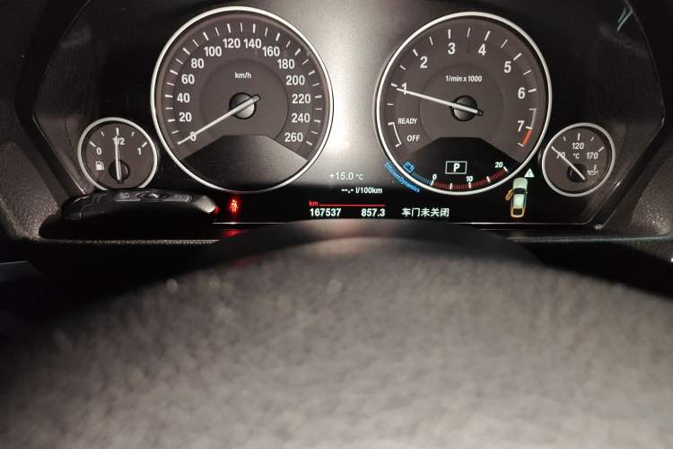 Used BMW 3 Series GT 2018 320i Sport Edition Odometer Close Up