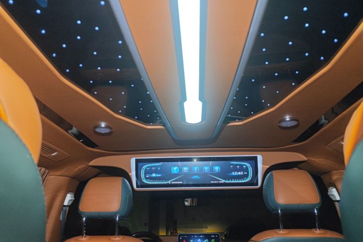 Used Mercedes-Benz Vito 2023 2.0T Elite Version 7 Seats Headliner