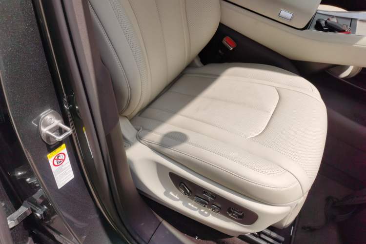 Used Denza N9 2025 Flagship Model
