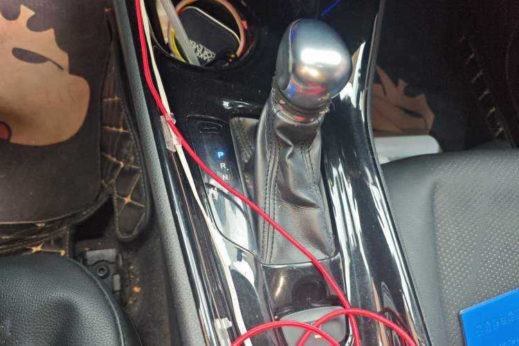 Used Toyota C-HR 2018 2.0L Luxury Sunroof Version China V Emission Standard
