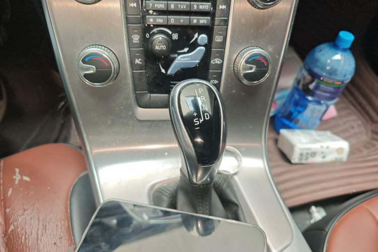 Used Volvo S60 2018 S60L T3 Smart Progress Edition Gear Lever