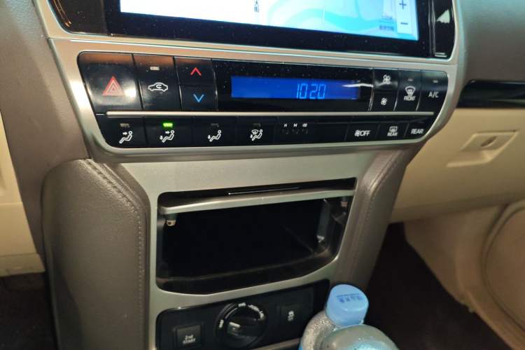 Used Toyota Prado 2017 2.7L Automatic 2700 Gasoline 4x4 7-Seater – Middle East Version Audio And AC Panel