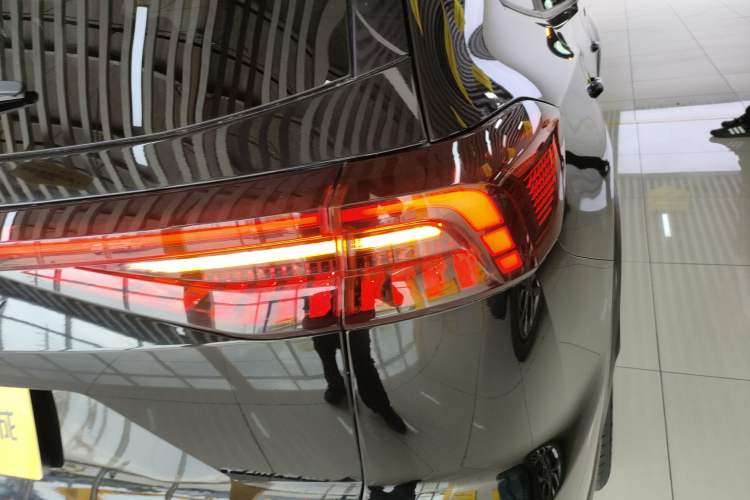 Used Chery Tiggo 8 PRO 2024 Champion Edition 290T Two-Wheel Drive Shining Version 5 Seats Right Rear Taillight