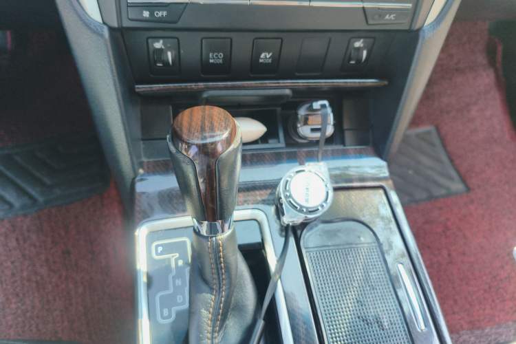 Used Toyota Camry 2016 Dual-Engine 2.5 HG 10th Anniversary Deluxe Navigation Edition