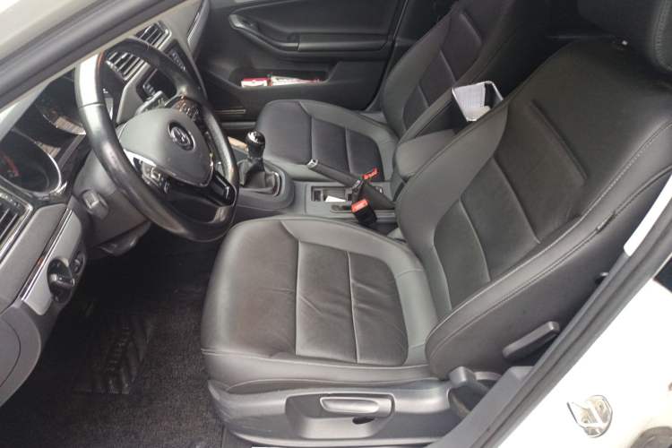 Used Volkswagen Sagitar 2018 1.6L Manual Comfort Model
