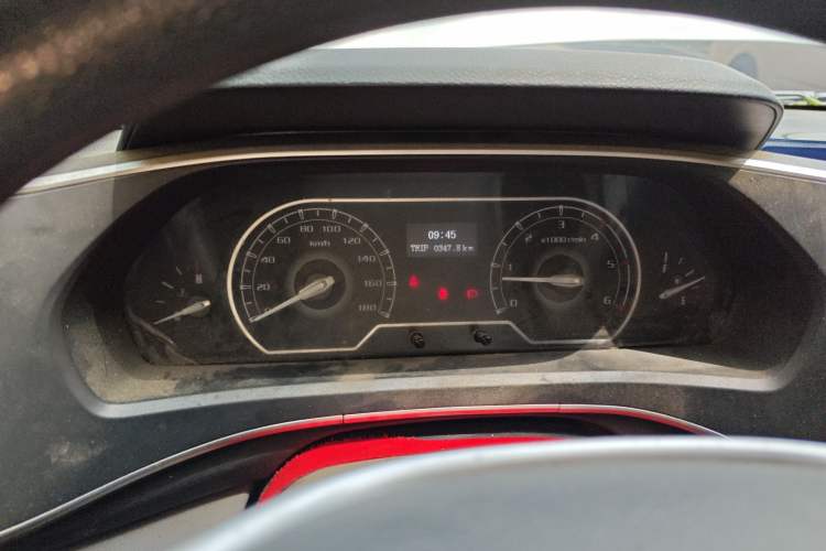 Used SAIC MAXUS Xintu V80 2023 2.0T Manual Classic Aoyuntong Short Wheelbase Mid-Roof 5/6-Seater Instrument Cluster