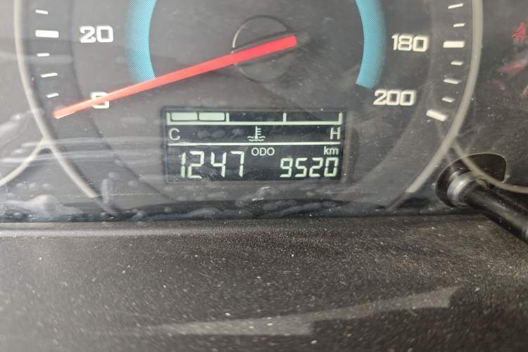 Used Wuling Rongguang New Truck 2024 2.0L Double-Cab Extra-Long Version with Dual Rear Wheels – Base Model Odometer Close Up