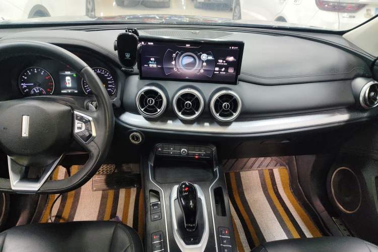 Used Wey VV5 2020 1.5T Two-Wheel Drive Color Pioneer Audio And AC Panel