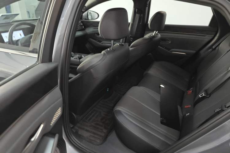 Used BYD Qin L 2025 DM-i Smart Drive 120KM Superior Model
