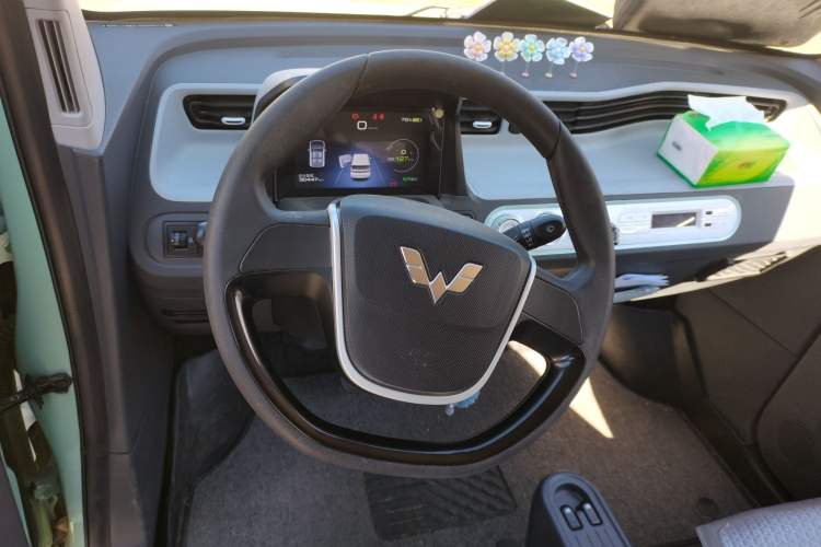 Used Wuling Hongguang MINIEV 2022 Macaron Premium Model – Lithium Iron Phosphate Steering Wheel