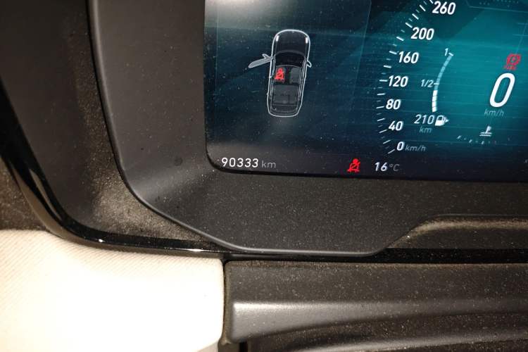 Used Lynk & Co 01 2017 2.0T Two-Wheel Drive Zhaopu Version Odometer Close Up