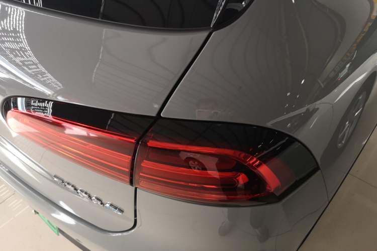 Used Wuling Bingo PLUS 2024 401 km Range 5-Seater Version Right Rear Taillight