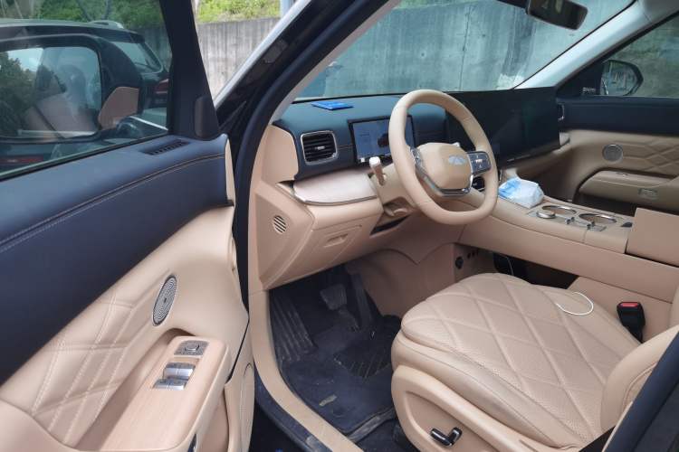 Used Chery T11 2026 Model 220 Rear-Drive Dual IMAX Theater Edition
