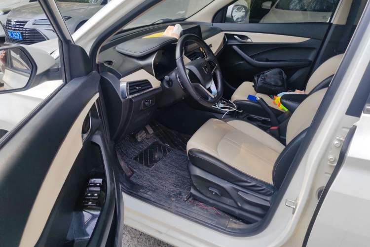 Used Baojun 360 2018 1.5L Automatic Luxury Version China V Interior 3