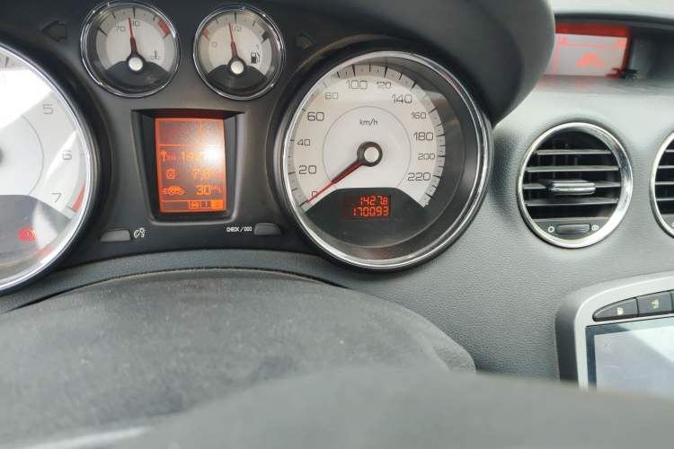 Used Peugeot 408 2011 2.0L Manual Luxury Edition