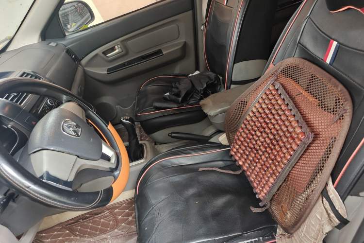 Used BAIC Weiwang M20 2014 1.5L practical type BJ415A Left Front Seat