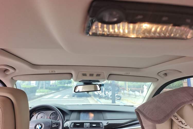 Used BMW 5 Series 2013 525Li Leading Model
