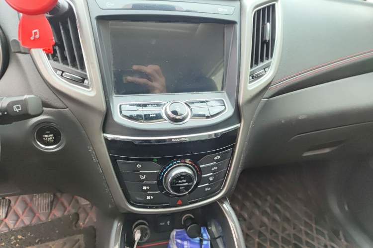 Used CHANGAN CS75 2017 Shangkui Edition 1.5T Manual Fengxiang Model Audio And AC Panel
