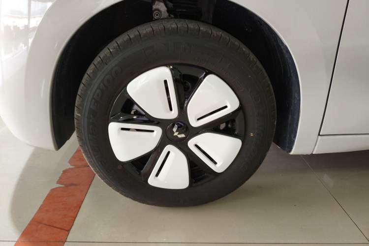 Used Wuling Hongguang MINIEV 2025 Four-Door Version Advanced Edition Exterior 4