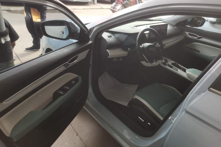 Used Geely Auto Emgrand L HiP 2022 1.5TD-DHT Pro 100KM Super Rui Driver Seat