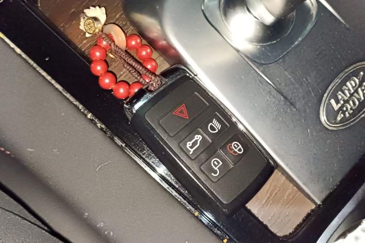 Used Land Rover Discovery Sport 2022 249 PS R-Dynamic S Performance Edition 5 Seats Vehicle Key