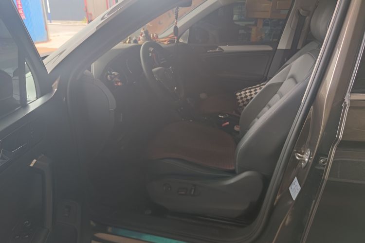 Used Volkswagen Tiguan L 2020 330TSI Automatic Two-Wheel Drive Smart Luxury Edition China VI Standard Left Front Seat