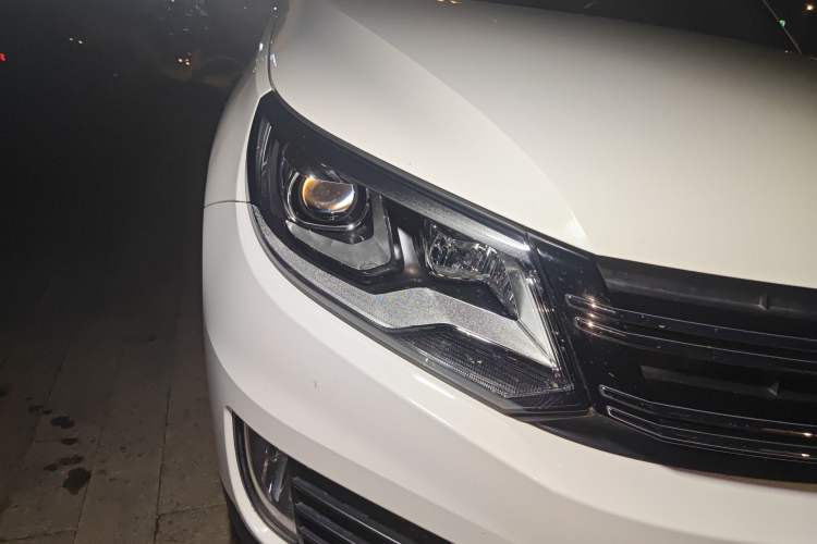 Used Volkswagen Tiguan 2016 280TSI Automatic Two-Wheel-Drive Silk Road Style Edition Right Front Headlight