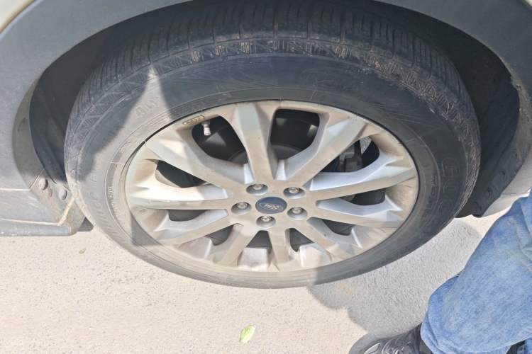 Used Ford Kuga 2015 1.5L GTDi Two-Wheel Drive Fashion Edition Right Front Wheel Hub