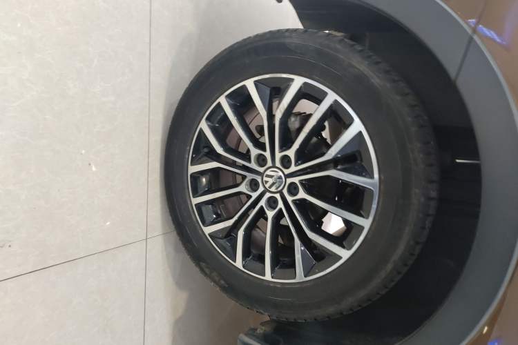 Used Volkswagen Cross Lavida 2014 1.6L Automatic