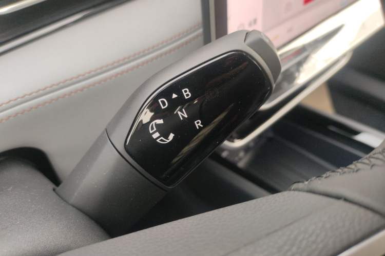 Used Volkswagen ID.7 VIZZION 2024 AIR model Gear Lever