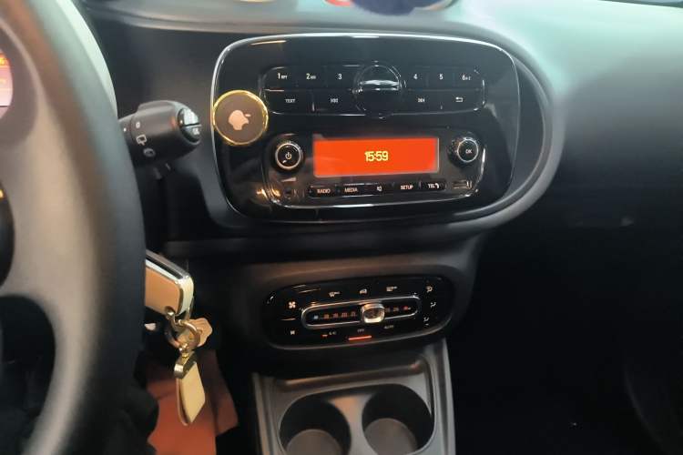 Used smart forfour 2016 1.0L 52 kW Dynamic Edition
