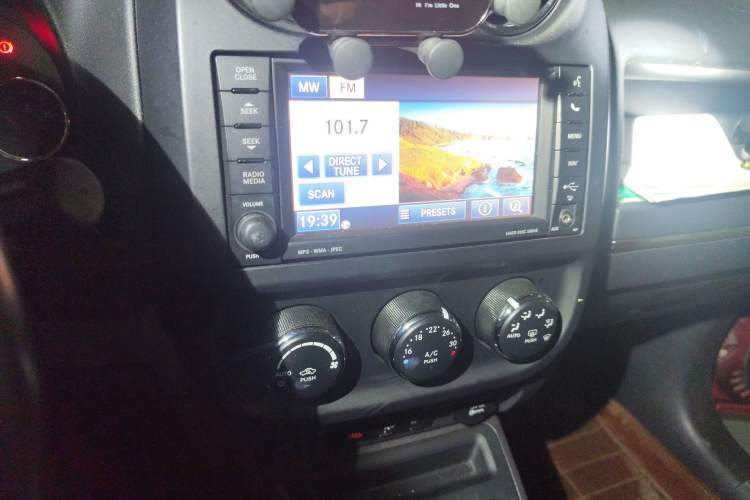 Used Jeep Compass 2013 2.4L Four-wheel Drive Black Edition with Navigation Audio And AC Panel