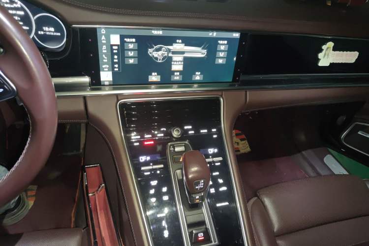 Used Porsche Panamera 2017 Panamera 4 Executive Long Wheelbase 3.0T Audio And AC Panel