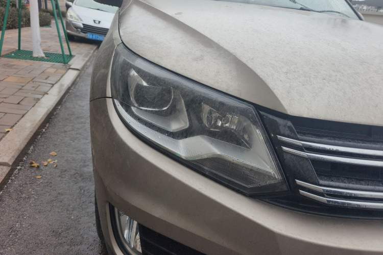 Used Volkswagen Tiguan 2015 1.8TSI Automatic Two-Wheel Drive Luxury Model Right Front Headlight