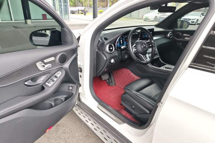 Used Mercedes-Benz GLC Coupe 2020 GLC 300 4MATIC Coupe SUV Driver Seat