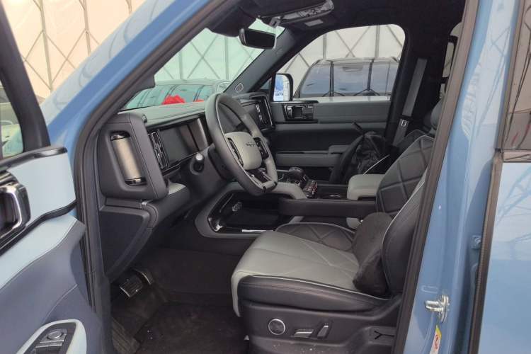 Used Formula Leopard 5 2023 Explore Edition Left Front Seat