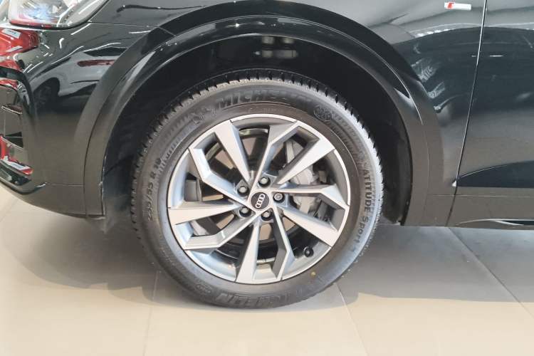 Used Audi Q5L 2023 40T Luxury Dynamic Model
