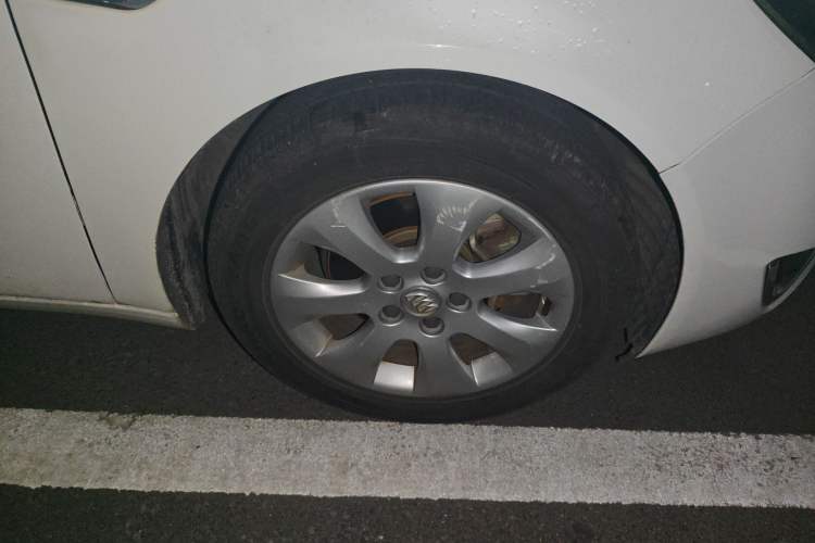 Used Buick Regal 2014 1.6T Fashionable Tech Edition Right Front Wheel Hub