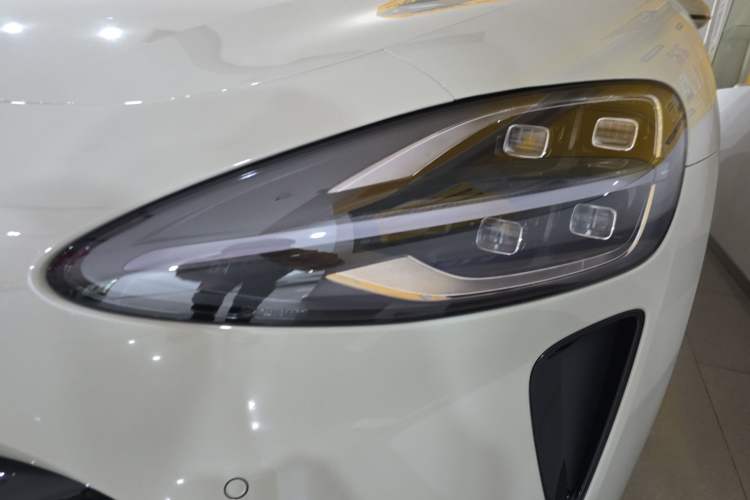 Used Xiaomi Auto SU7 2024 Four-Wheel Drive Ultra-Long Range Advanced Intelligent Driving Max Edition
