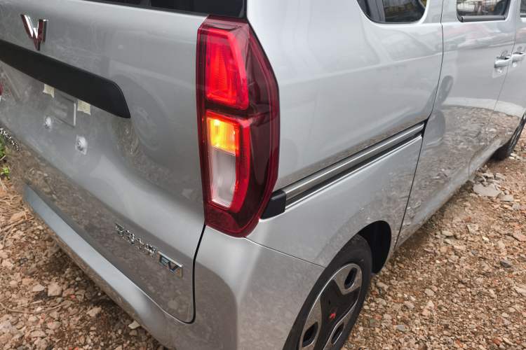 Used Wuling Zhiguang New Energy 2025 Comfort Model Right Rear Taillight